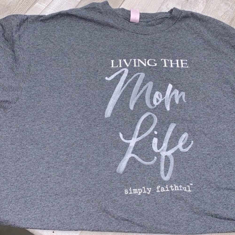 Living the Mom Life grey T-shirt size large - Picture 5 of 7